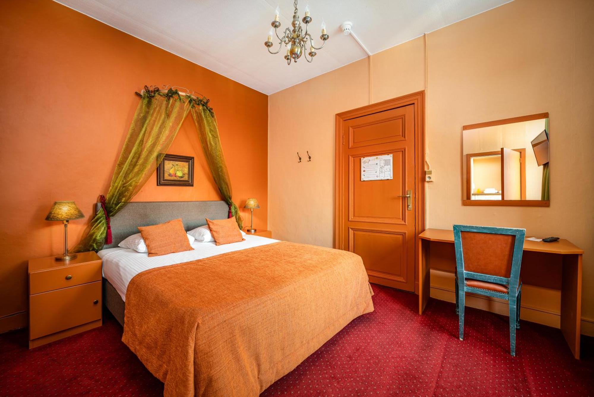 Eyck Hotel 2*